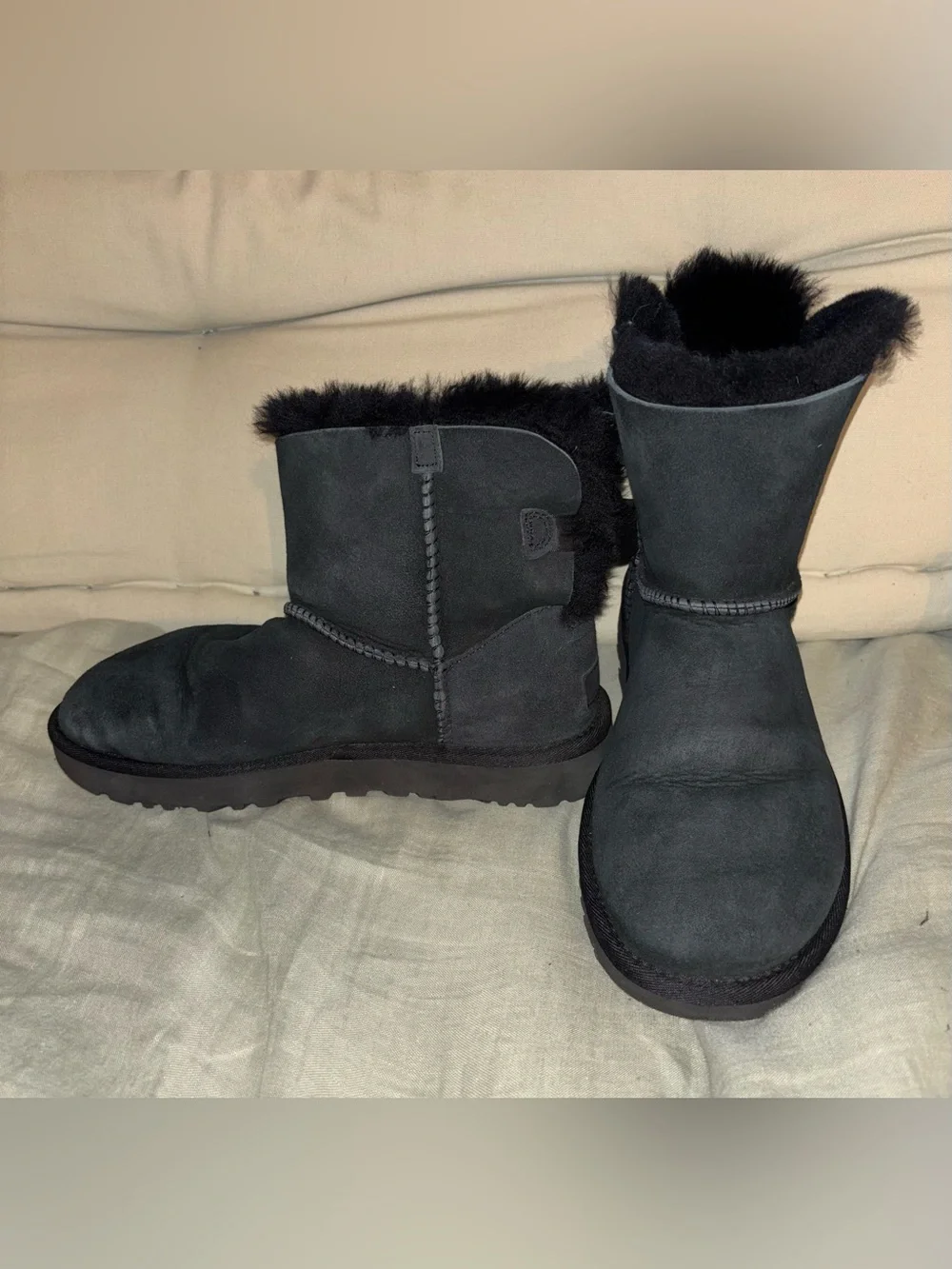 UGG Bailey Bow II Boots Black Sheepskin Satin Bow Women’s Size 7
